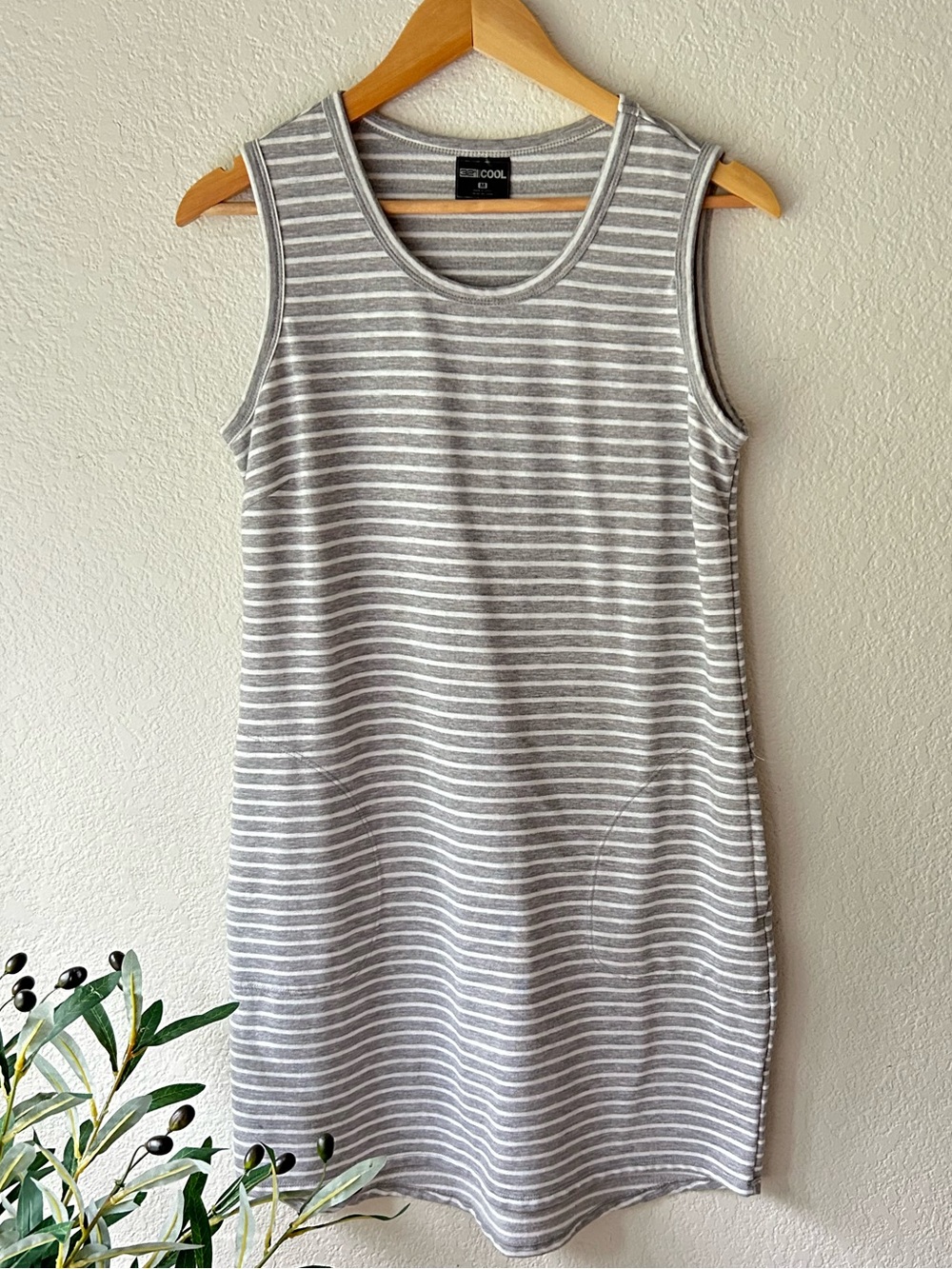 32 Degrees‎ Gray and White Striped Sleeveless Shift Dress